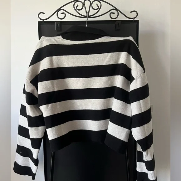 Women's Black and White V-Neck Cropped Sweater - Picture 2 of 5
